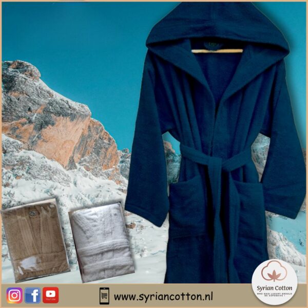 Een stijlvolle Egyptische Katoenen Badjas, perfect voor een luxe spa-ervaring thuis. katoenen Badjas met capuchon